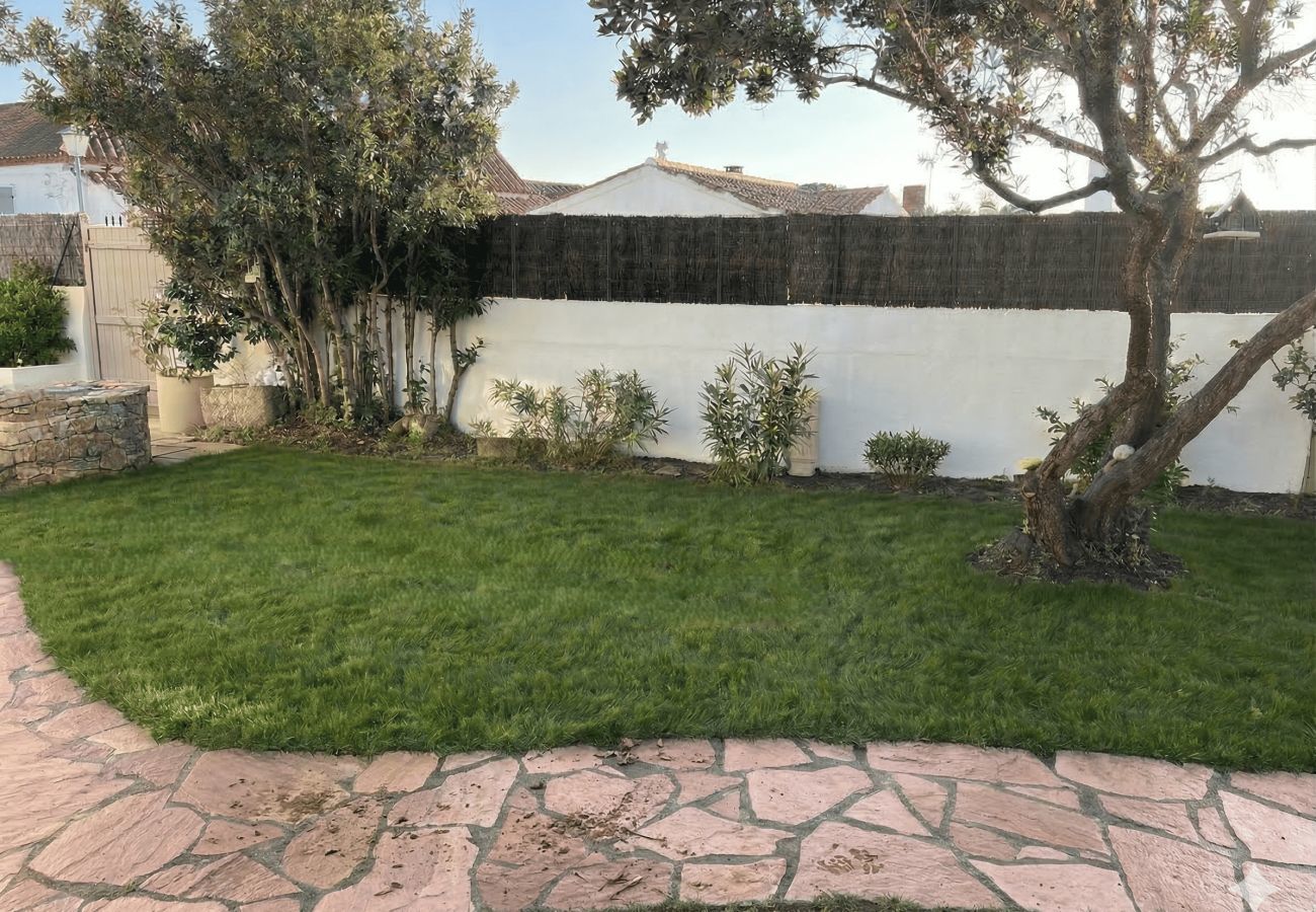 House in L'Epine - House for 8, garden, 700 m from the beach