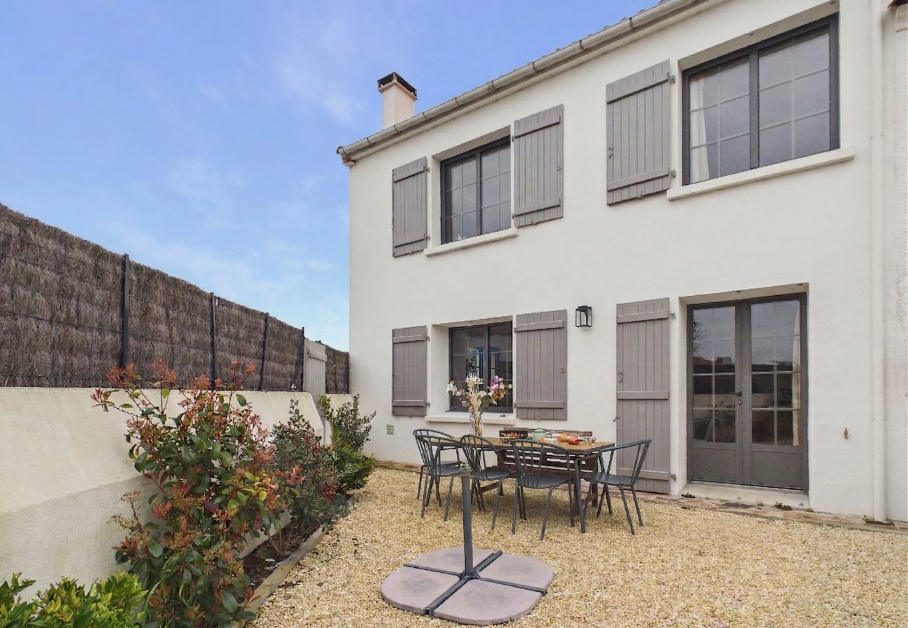 House in L'Epine - House for 8, garden, 700 m from the beach