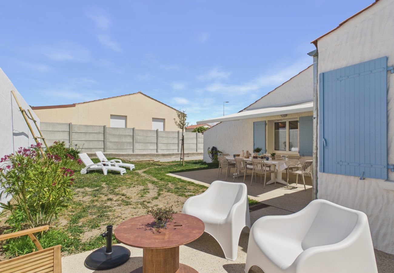 House in Brem-sur-Mer - House for 7 with garden near the sea
