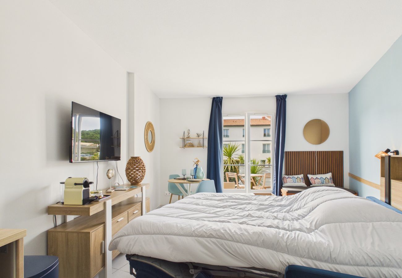 Studio in Ars-en-Ré - Sea 200m away, shared pool, accommodation for 2