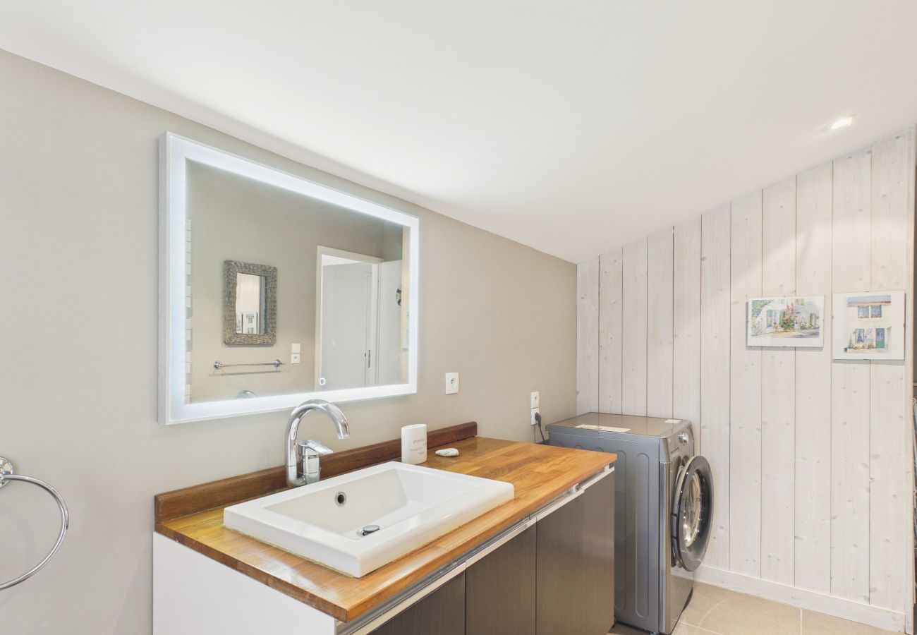 House in Ars-en-Ré - Accommodation for 8, garden, near salt marshes