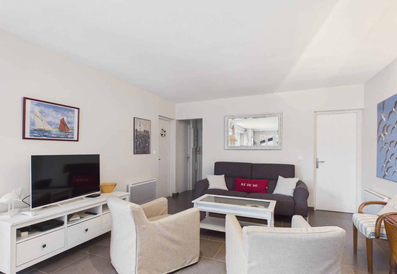 House in Ars-en-Ré - Accommodation for 8, garden, near salt marshes