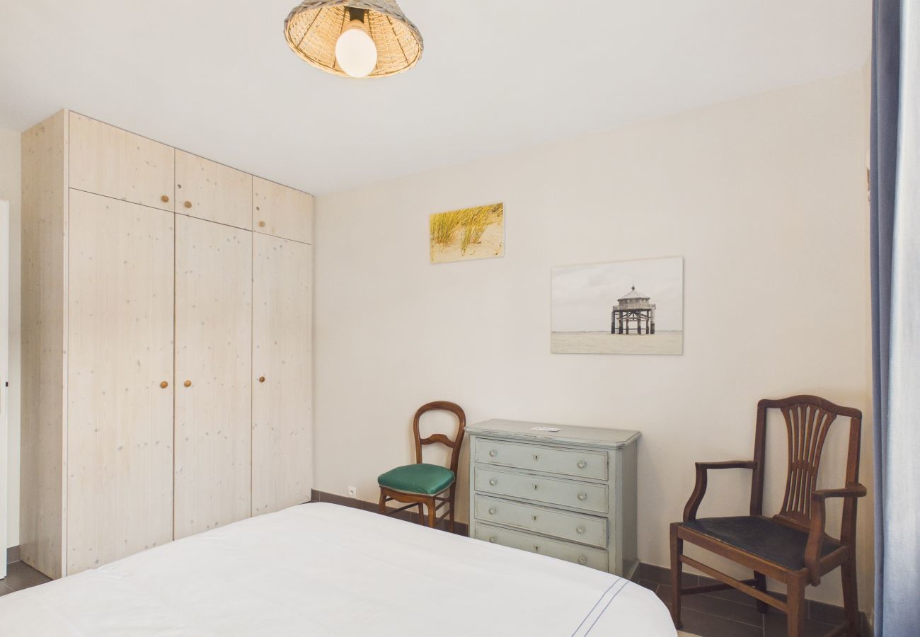 House in Ars-en-Ré - Accommodation for 8, garden, near salt marshes