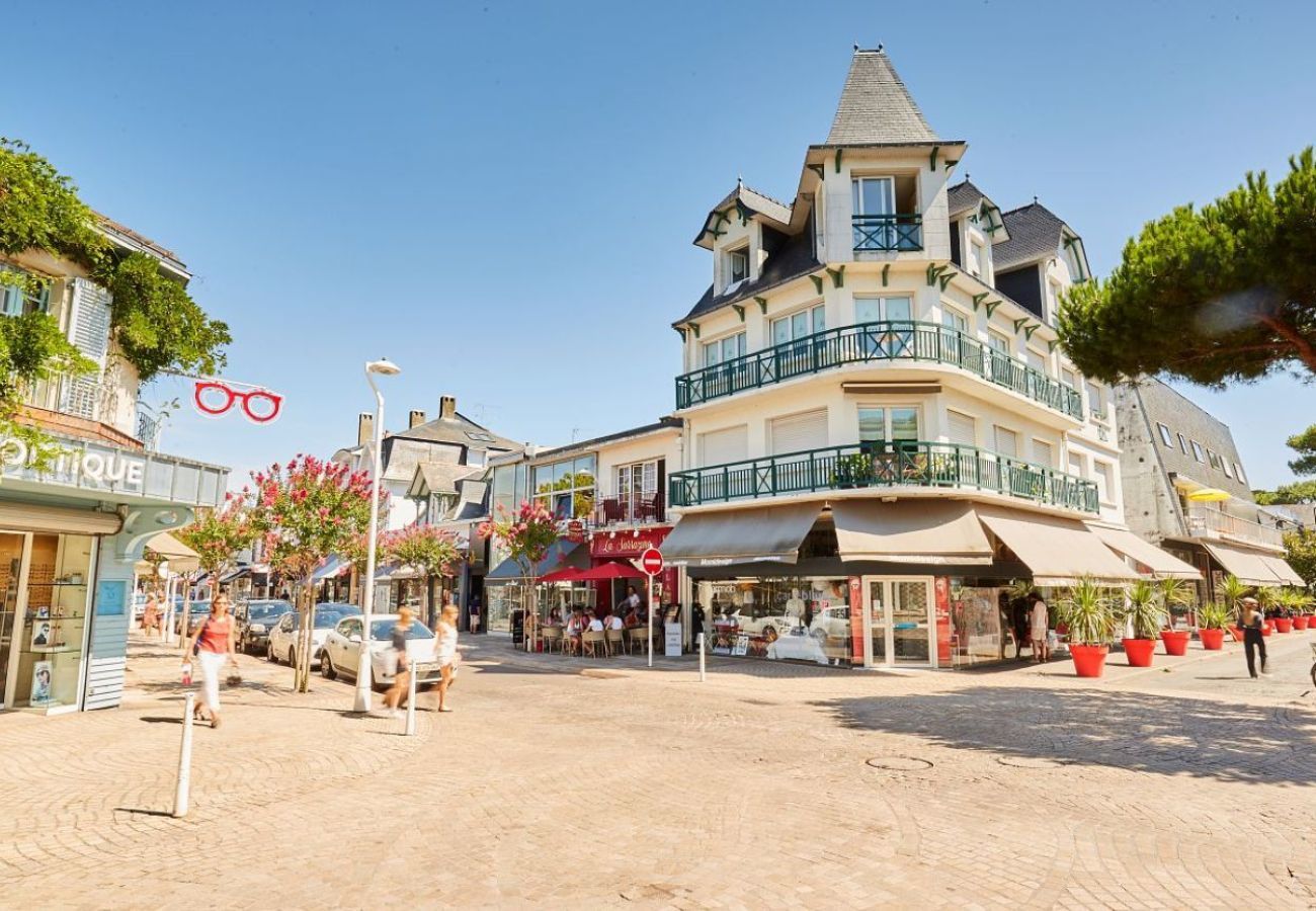 Apartment in La Baule-Escoublac - Sea view, beach 50m away, 2 adults, 2 children