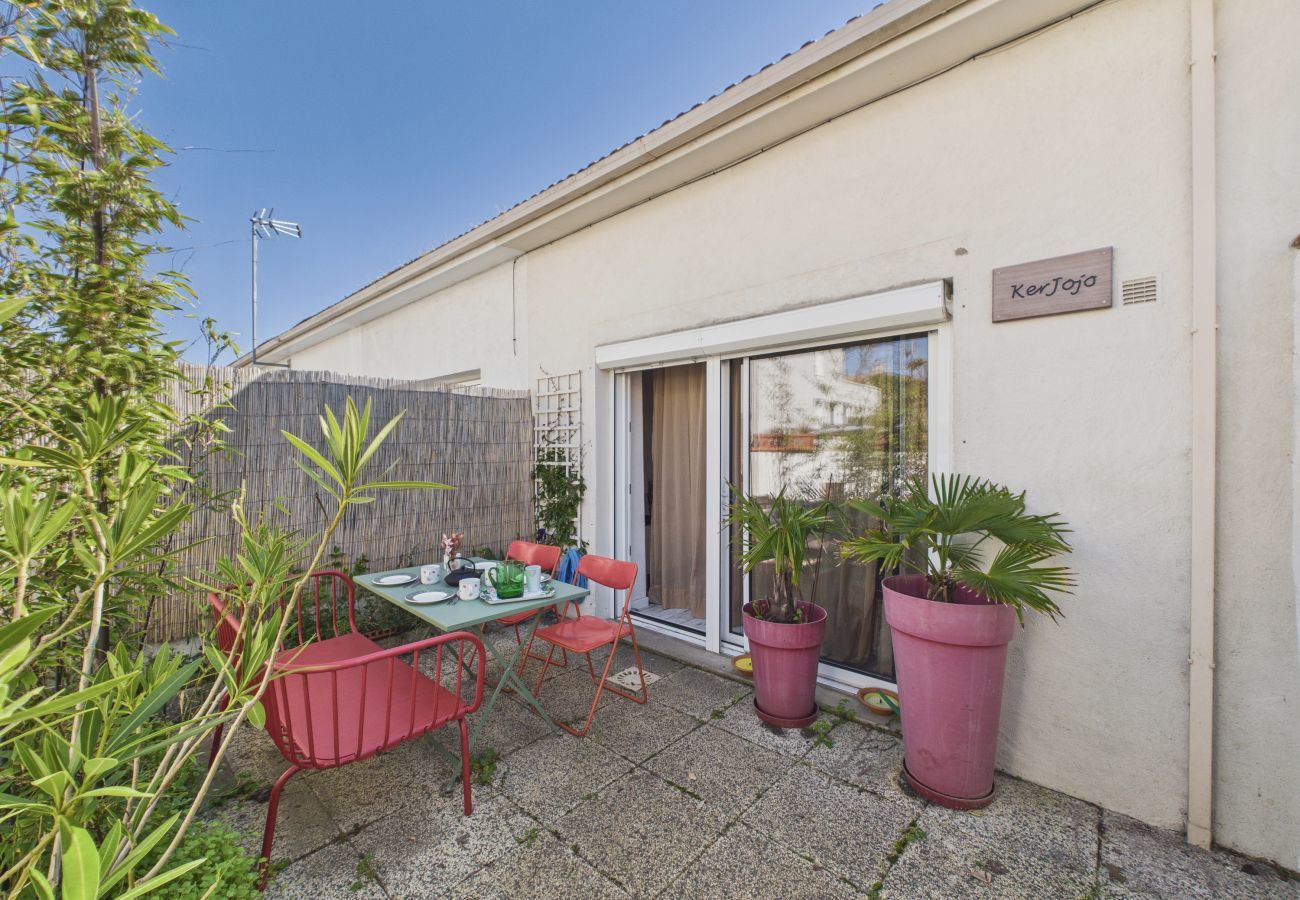 Terraced House in Pornic - House near the train station and beach  for 4