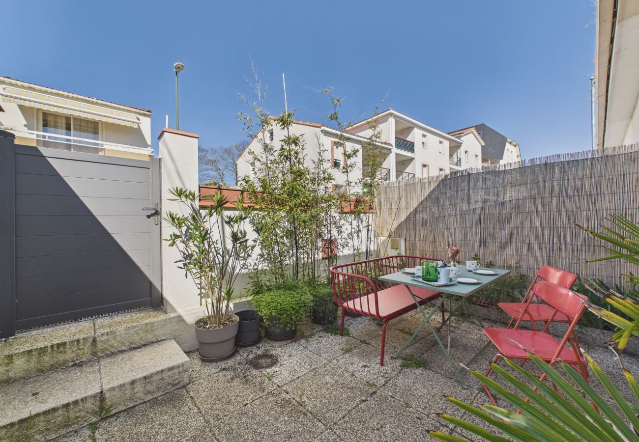 Terraced House in Pornic - House near the train station and beach  for 4