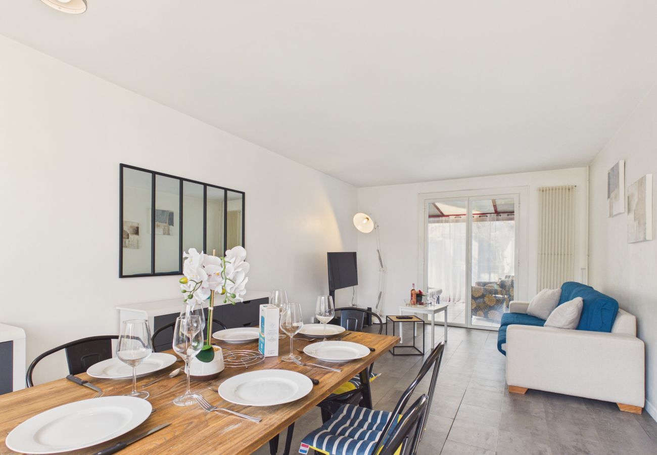 House in Les Sables-d´Olonne - Family home for 6, veranda & garden