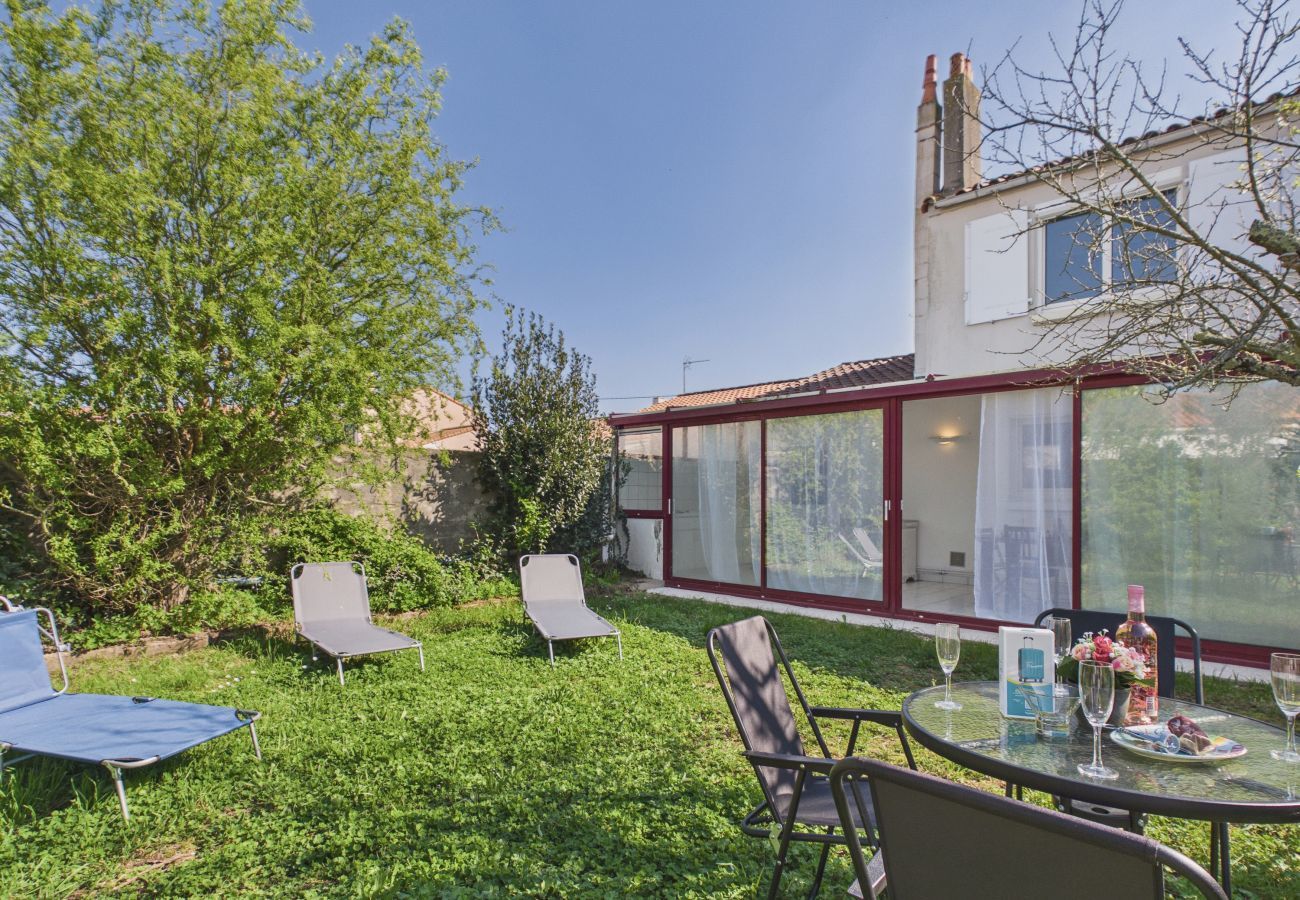 House in Les Sables-d´Olonne - Family home for 6, veranda & garden