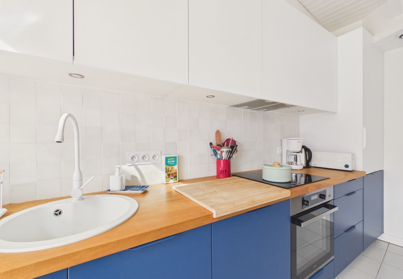 House in Fouesnant - 800 m from beach, 2 adults & 2 kids, garden