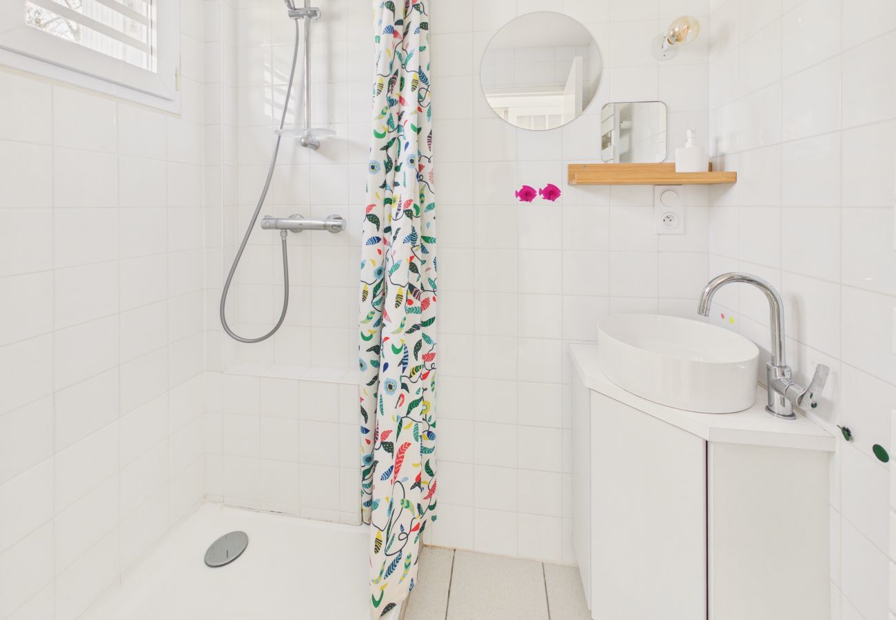 House in Fouesnant - 800 m from beach, 2 adults & 2 kids, garden