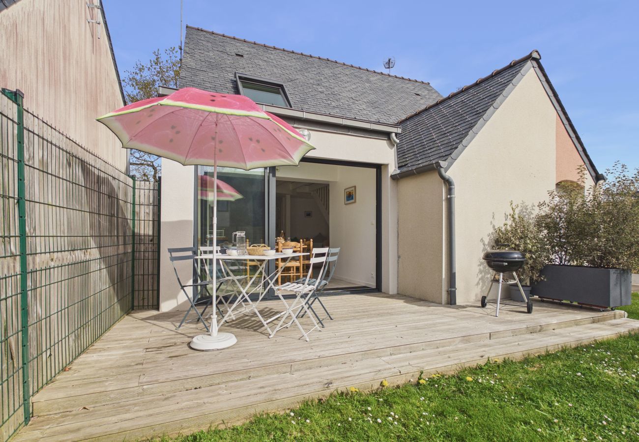 House in Fouesnant - 800 m from beach, 2 adults & 2 kids, garden