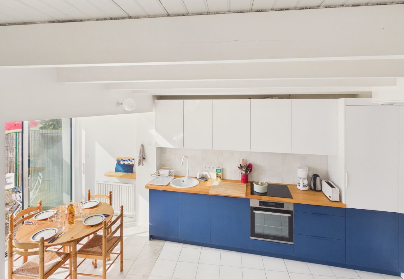House in Fouesnant - 800 m from beach, 2 adults & 2 kids, garden