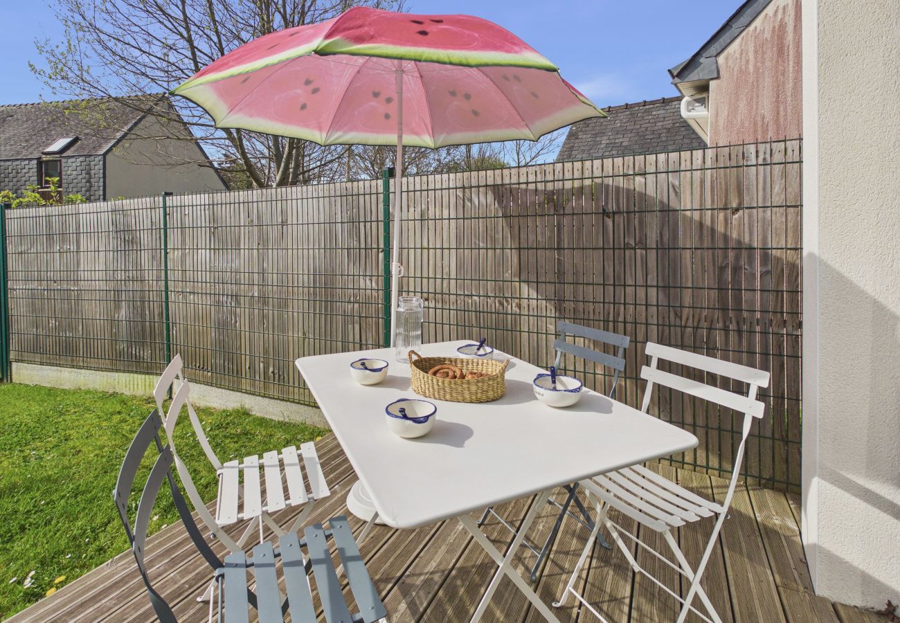House in Fouesnant - 800 m from beach, 2 adults & 2 kids, garden
