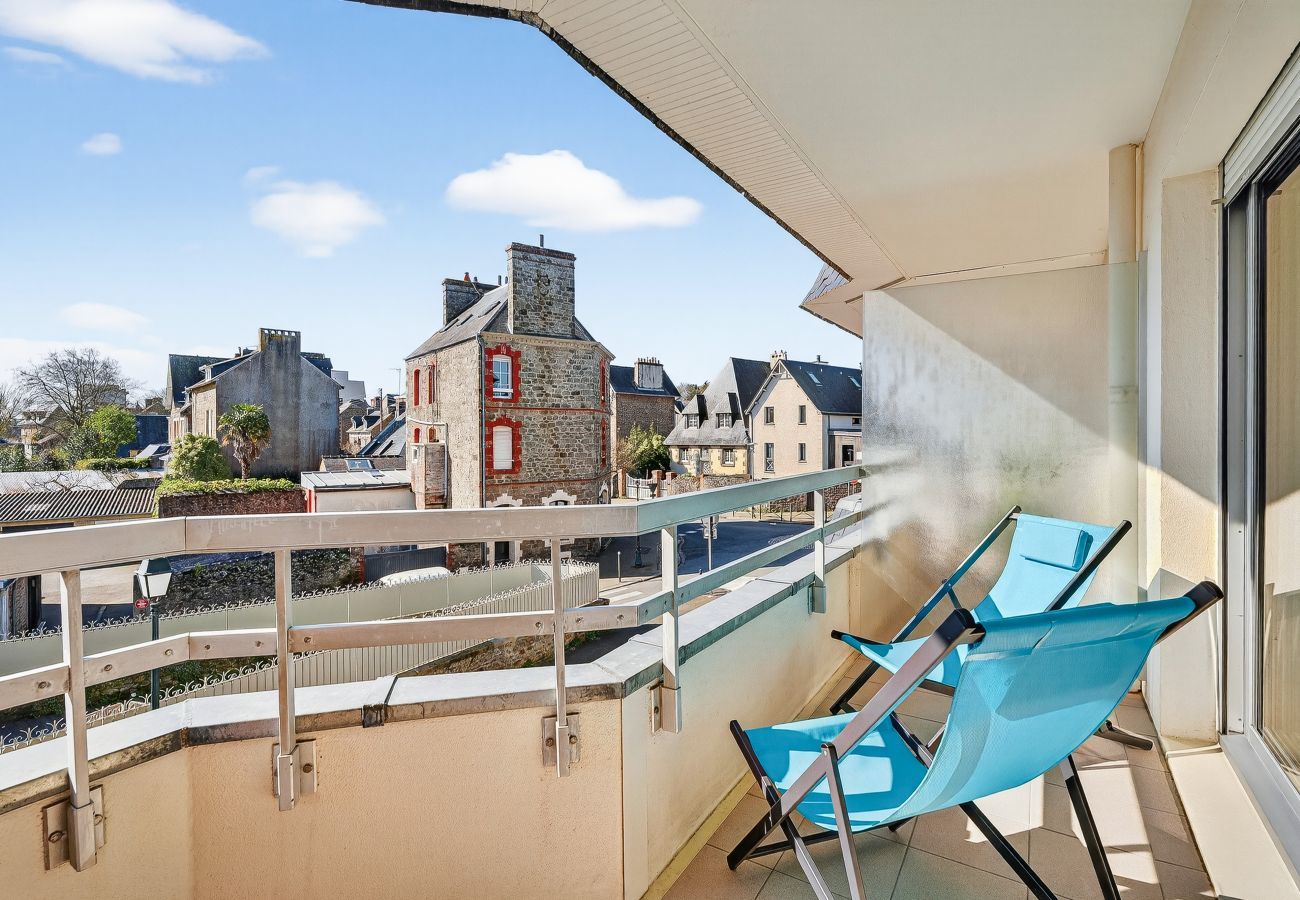 Apartment in Dinard - Accommodation for 4, 500m from the beach