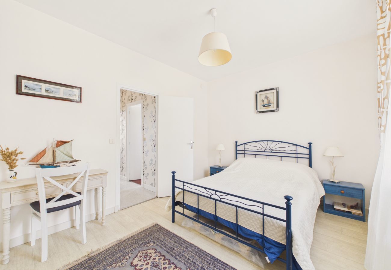 Apartment in Pornic - Apartment for 4 people facing the sea+ pets