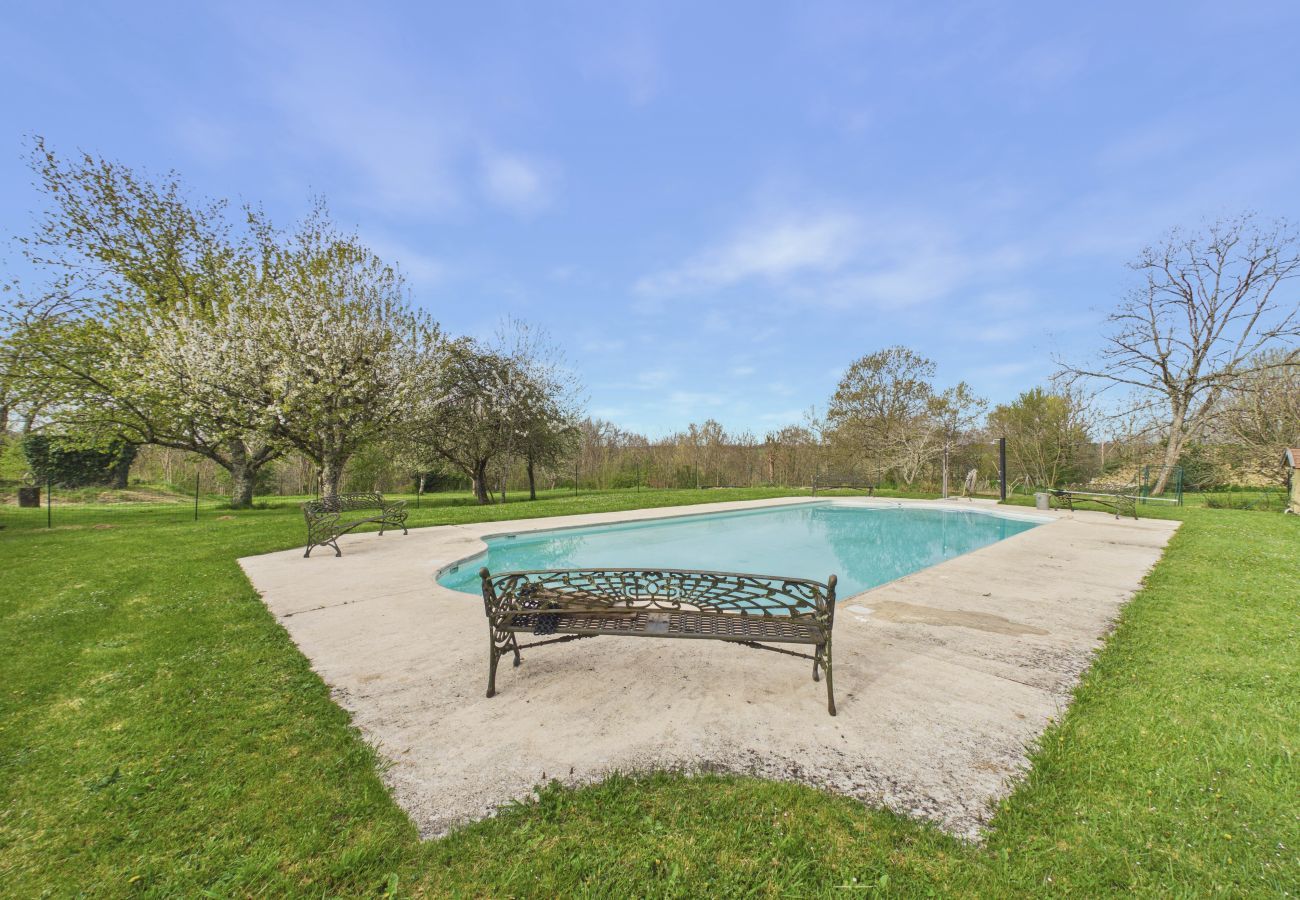 Cottage in Fanlac - Typical cottage for 11 with pool & garden