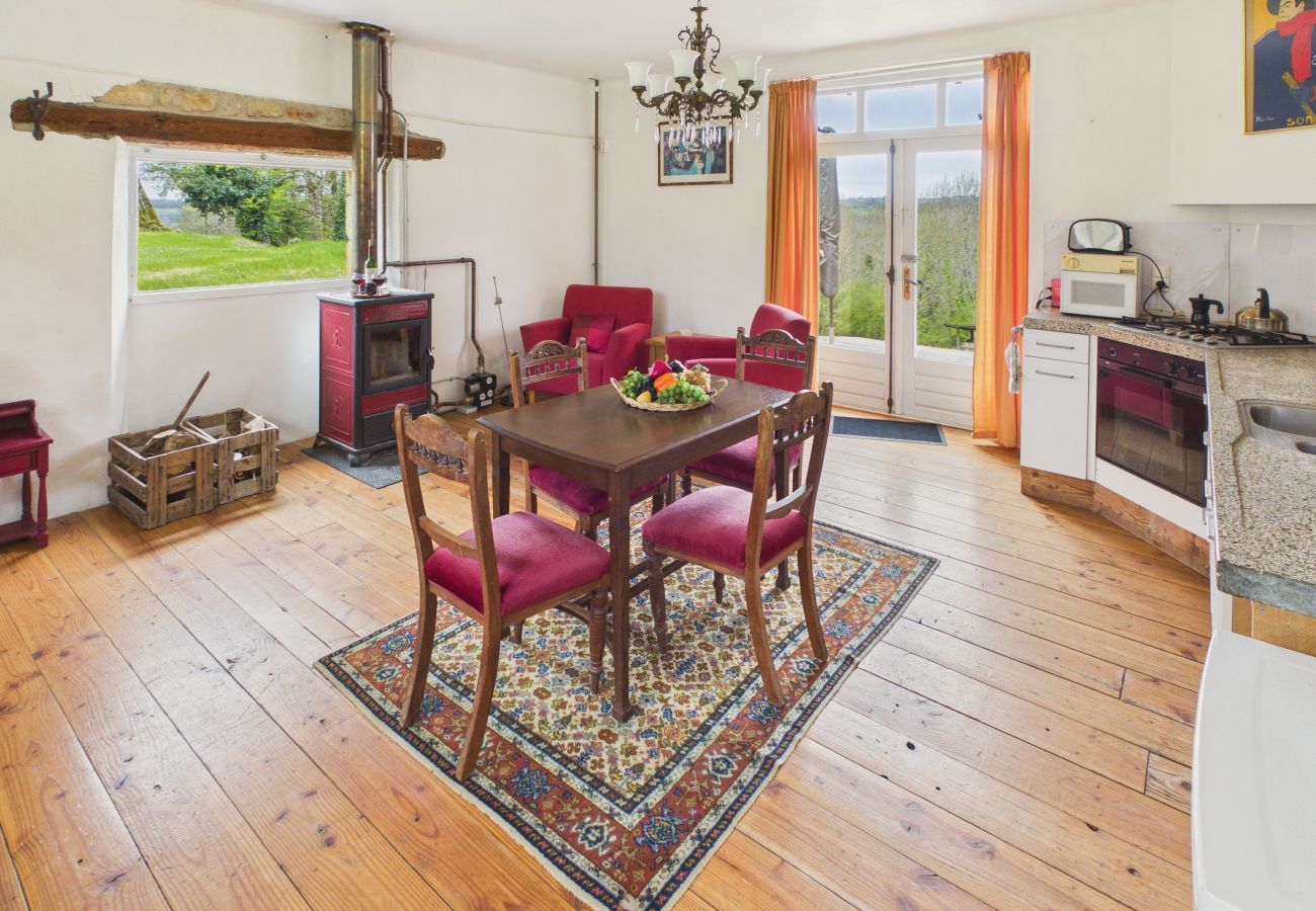 Cottage in Fanlac - La Sonnerie, accommodation in the heart of nature