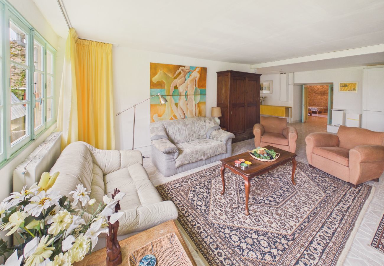 Cottage in Fanlac - House with large terrace & garden for 9