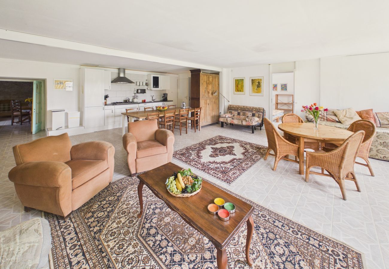 Cottage in Fanlac - House with large terrace & garden for 9