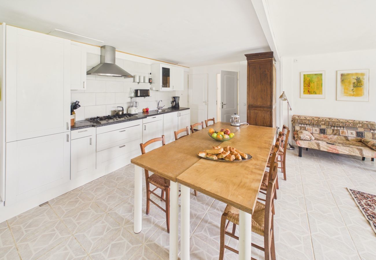 Cottage in Fanlac - House with large terrace & garden for 9