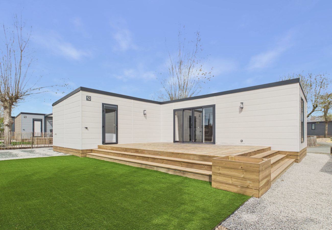 Chalet in Saint-Gilles-Croix-de-Vie - Shared heated pool, accommodation for 6