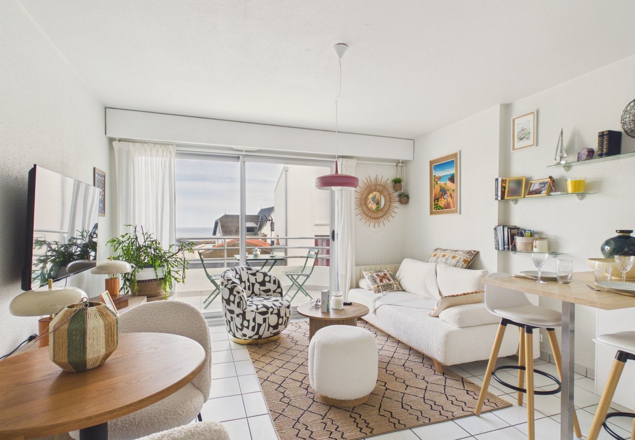 Apartment in Saint-Gilles-Croix-de-Vie - Superb apartment for 2 with sea view