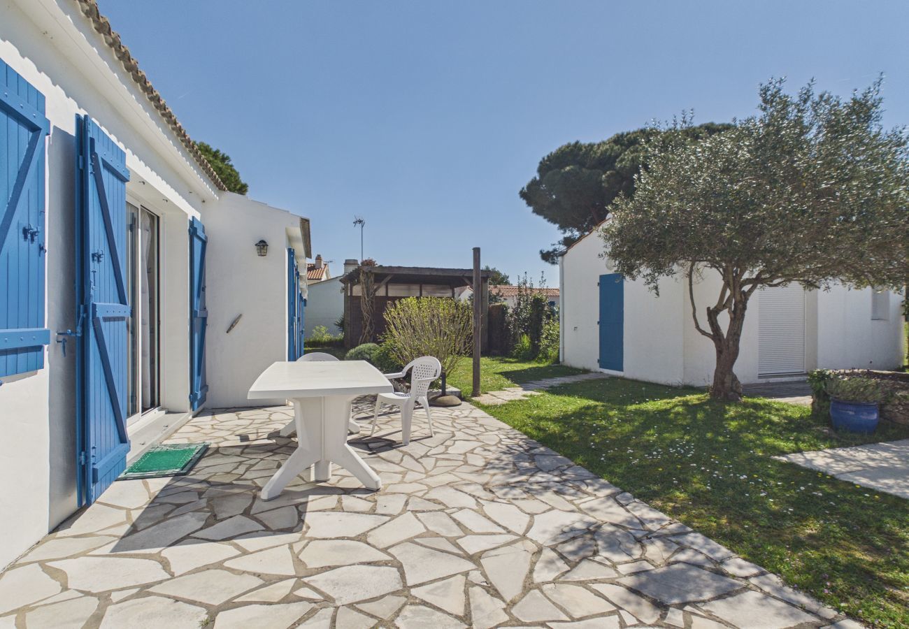 House in Barbâtre - Holiday for 8 with pool, sea ​​300 m away