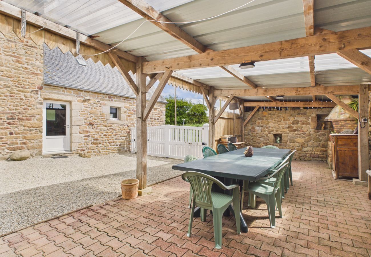 House in Plouider - Family home with large garden in a quiet area
