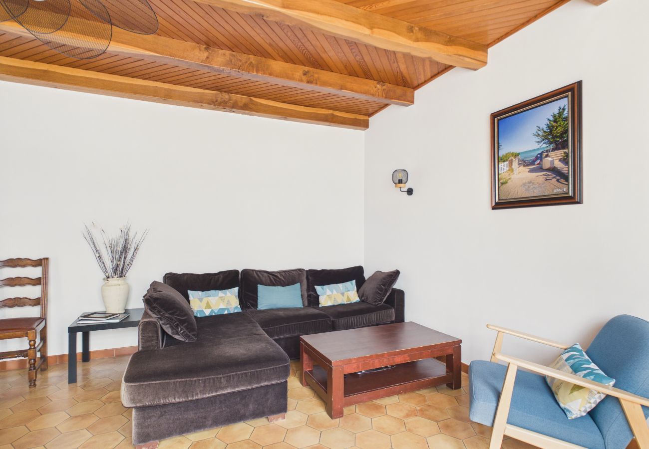 House in La Guérinière - House for 6 with garden, 50m from the sea