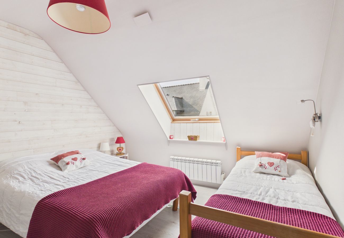 House in Pléneuf-Val-André - Comfortable house for 9, with a garden and trees