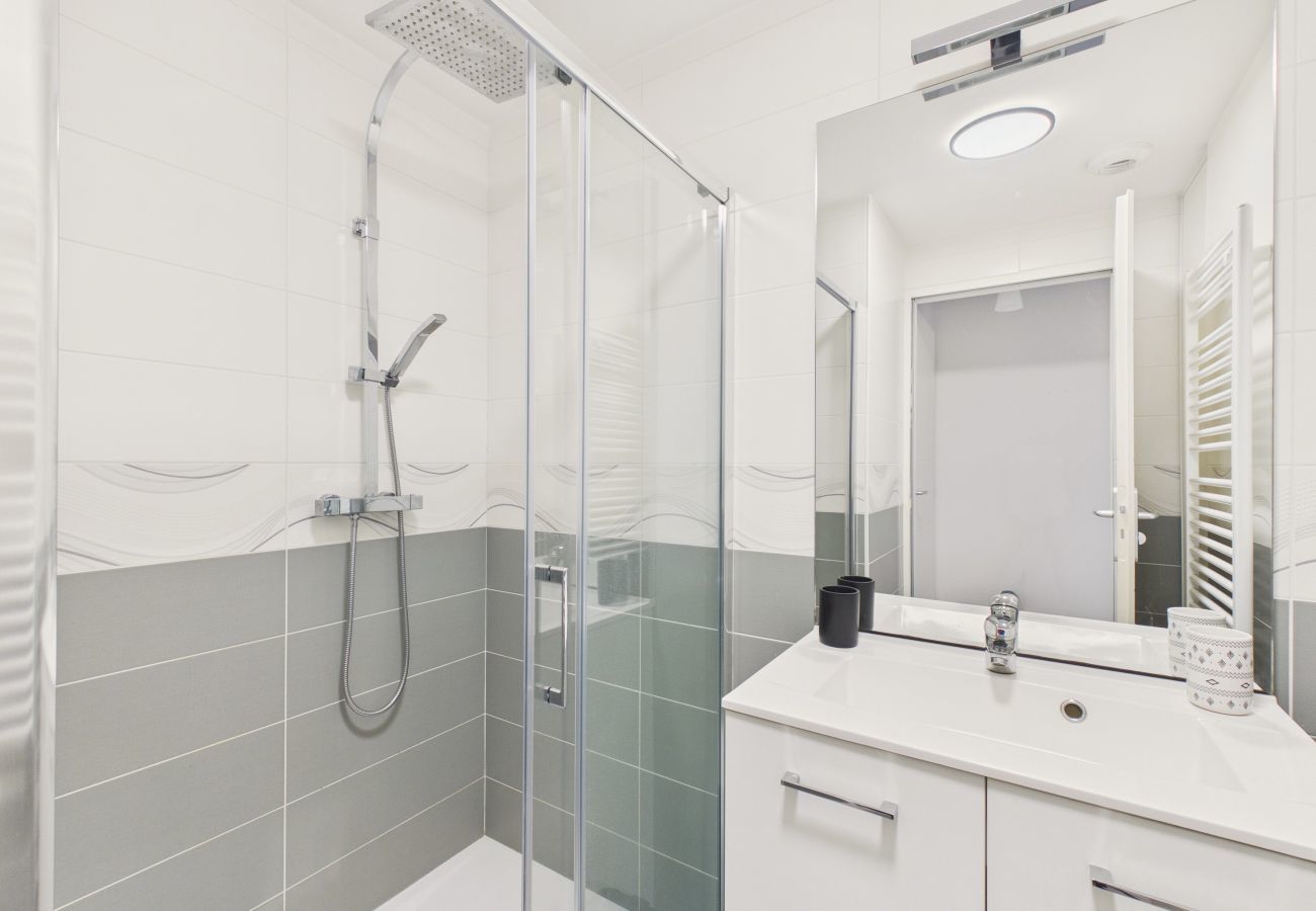 Apartment in Andernos-les-Bains - 350m from beach, apartment in city center