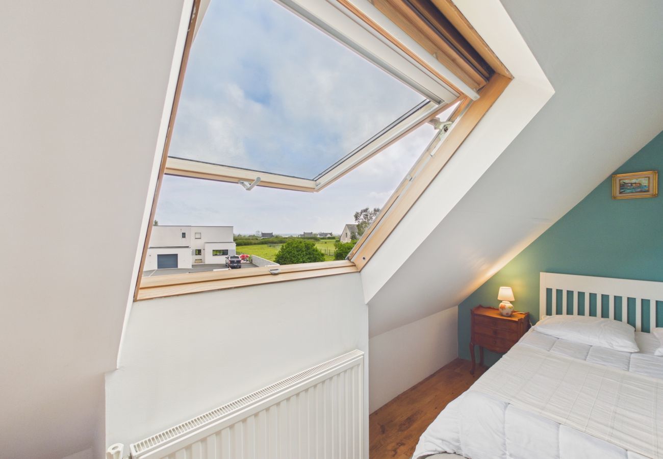 House in Treffiagat - House for 6 with jacuzzi and large garden
