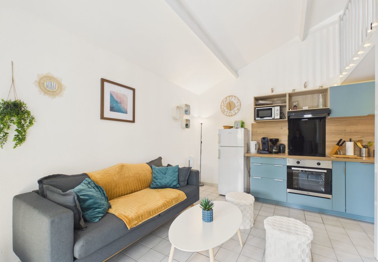 House in Saint-Vincent-sur-Jard - 950 m from the sea, house with garden and pool