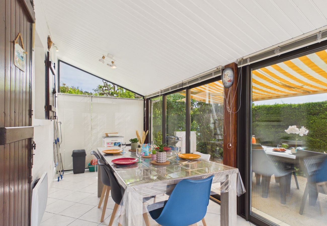 House in Saint-Vincent-sur-Jard - 950 m from the sea, house with garden and pool