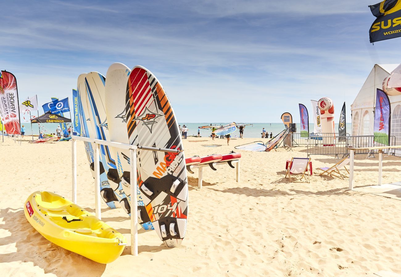 House in Saint-Vincent-sur-Jard - 950 m from the sea, house with garden and pool