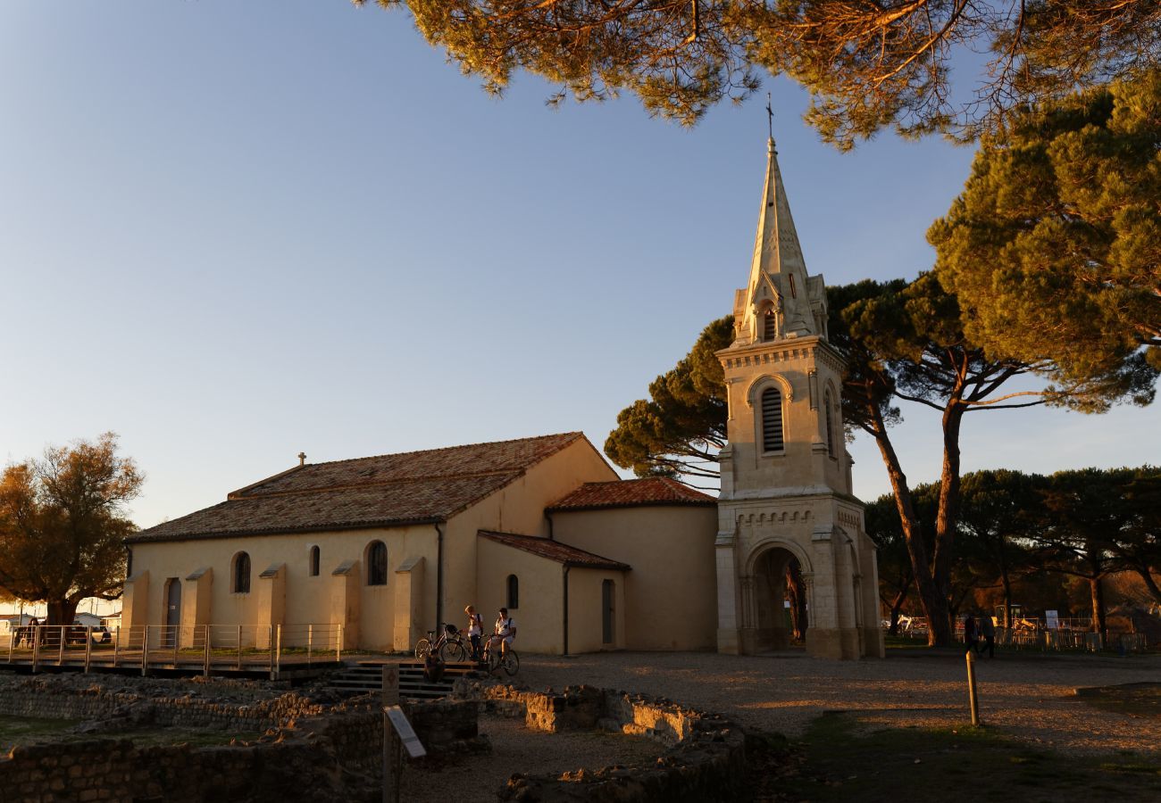 Apartment in Andernos-les-Bains - Chalet 700m from the sea, ideal for 2 adults and 2 children