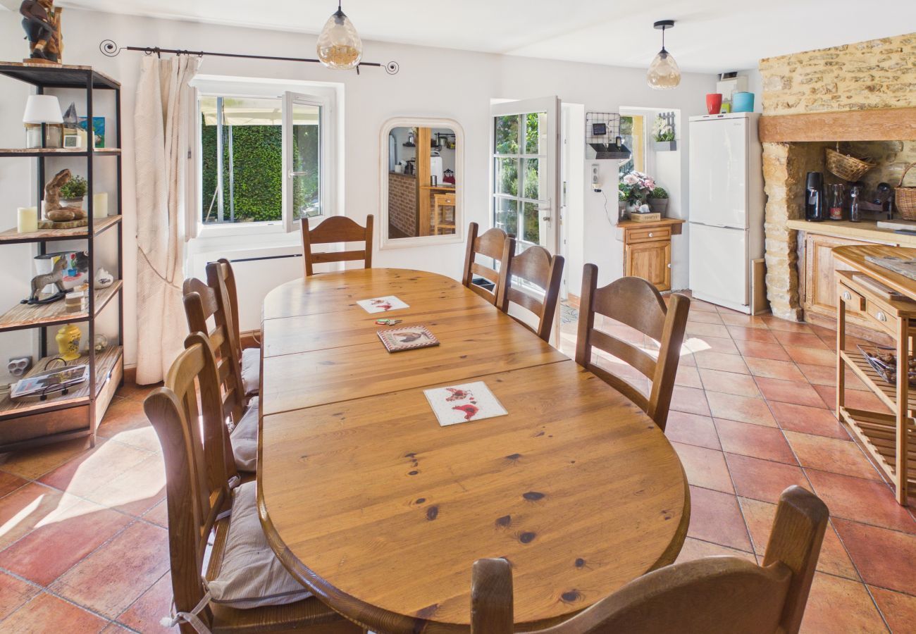 House in Proissans - Charming family home with pool for 7