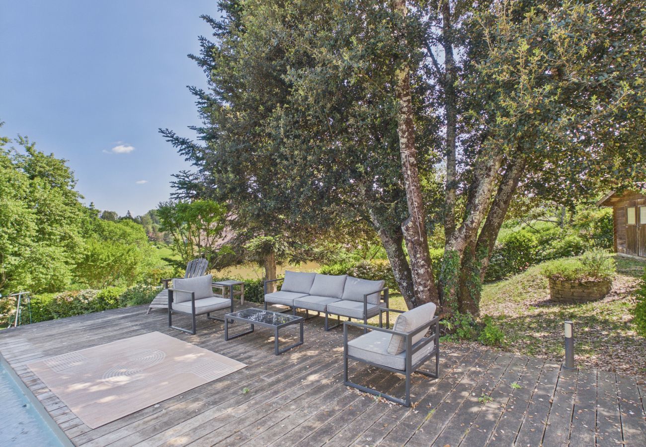 House in Proissans - Charming family home with pool for 7