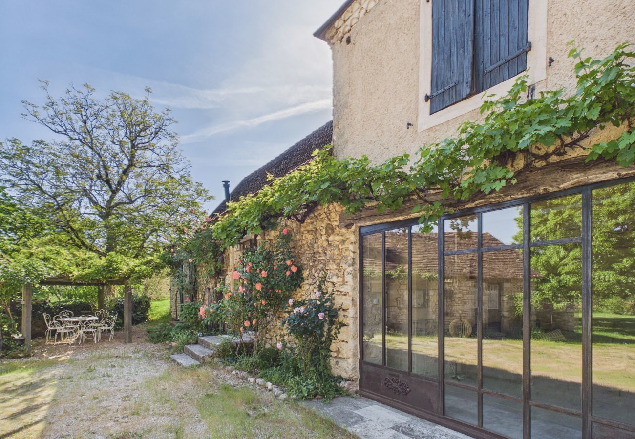 House in Thenon - House with pool near Lascaux IV - 8 guests