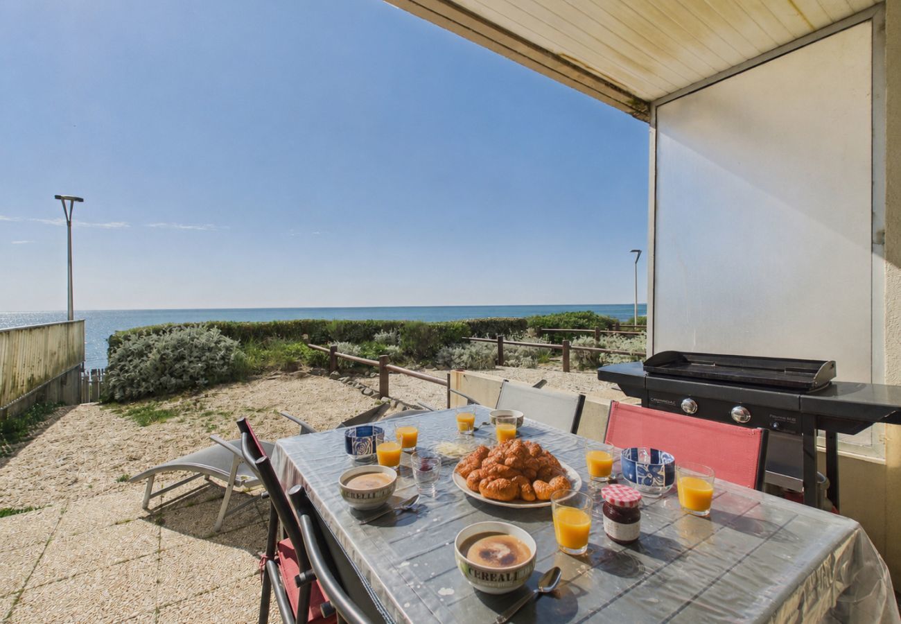 Apartment in Saint-Hilaire-de-Riez - Stunning sea view with terrace, 2 adults 2 children