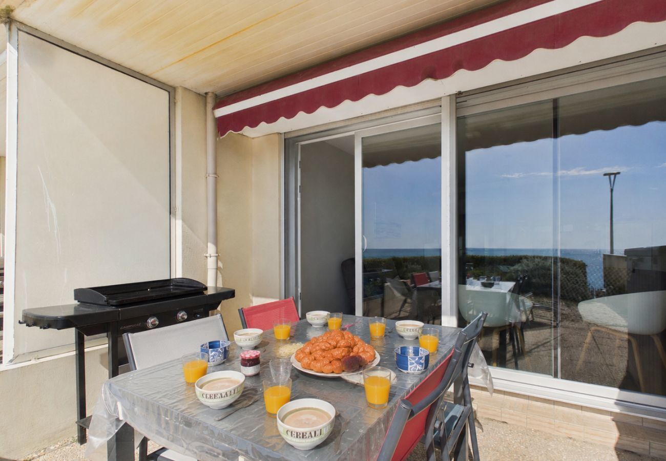 Apartment in Saint-Hilaire-de-Riez - Stunning sea view with terrace, 2 adults 2 children