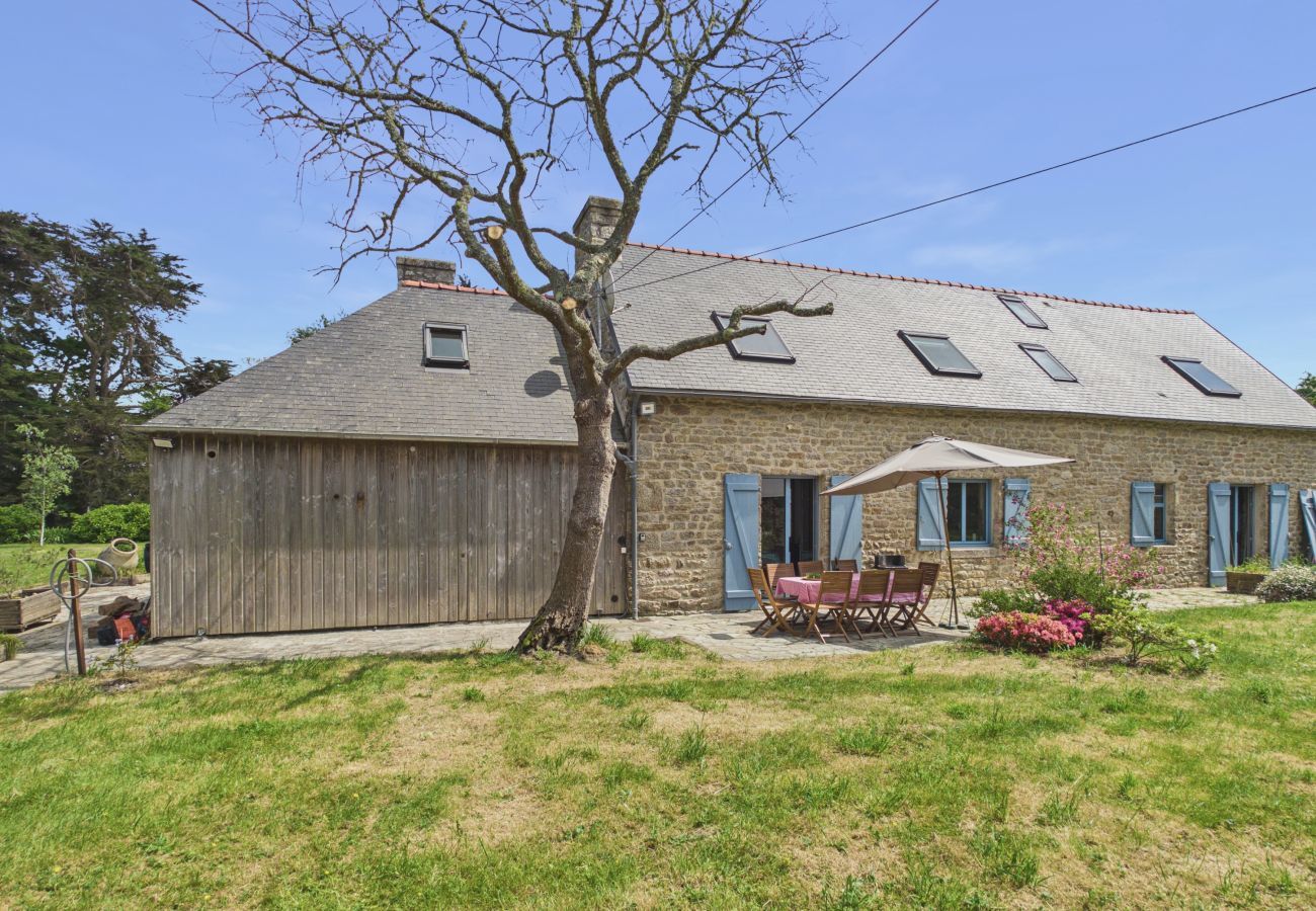 Terraced House in Plobannalec-Lesconil - 7 adults/1 child - Charming house w garden