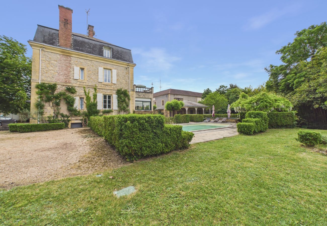 House in Montignac - House for 13 with swimming pool in Montignac