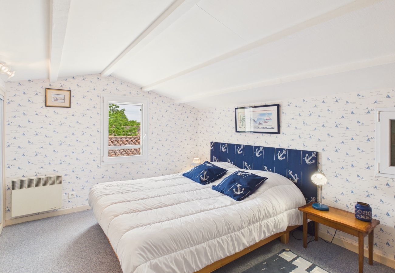 House in Les Portes-en-Ré - House for 4, garden with trees