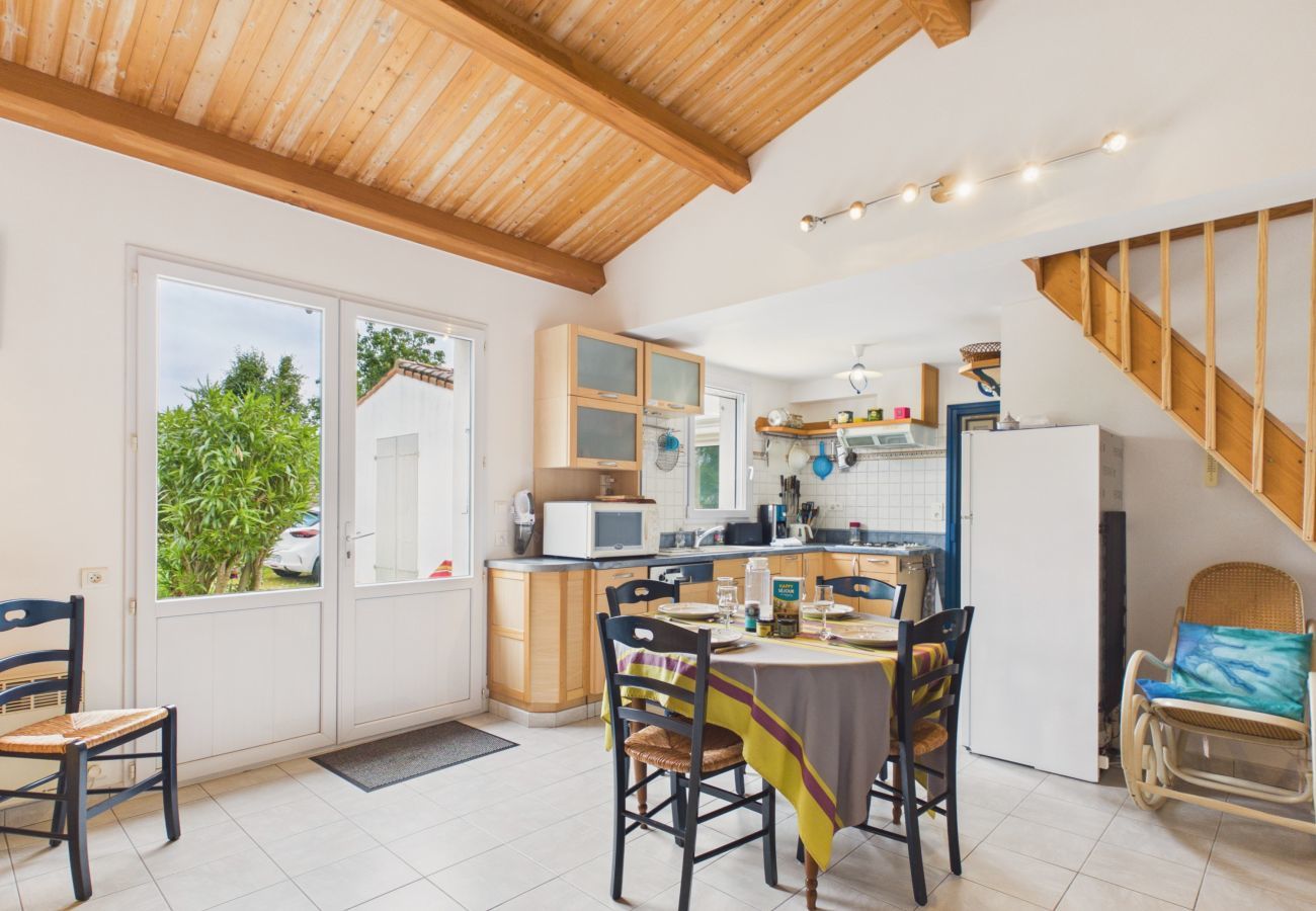 House in Les Portes-en-Ré - House for 4, garden with trees