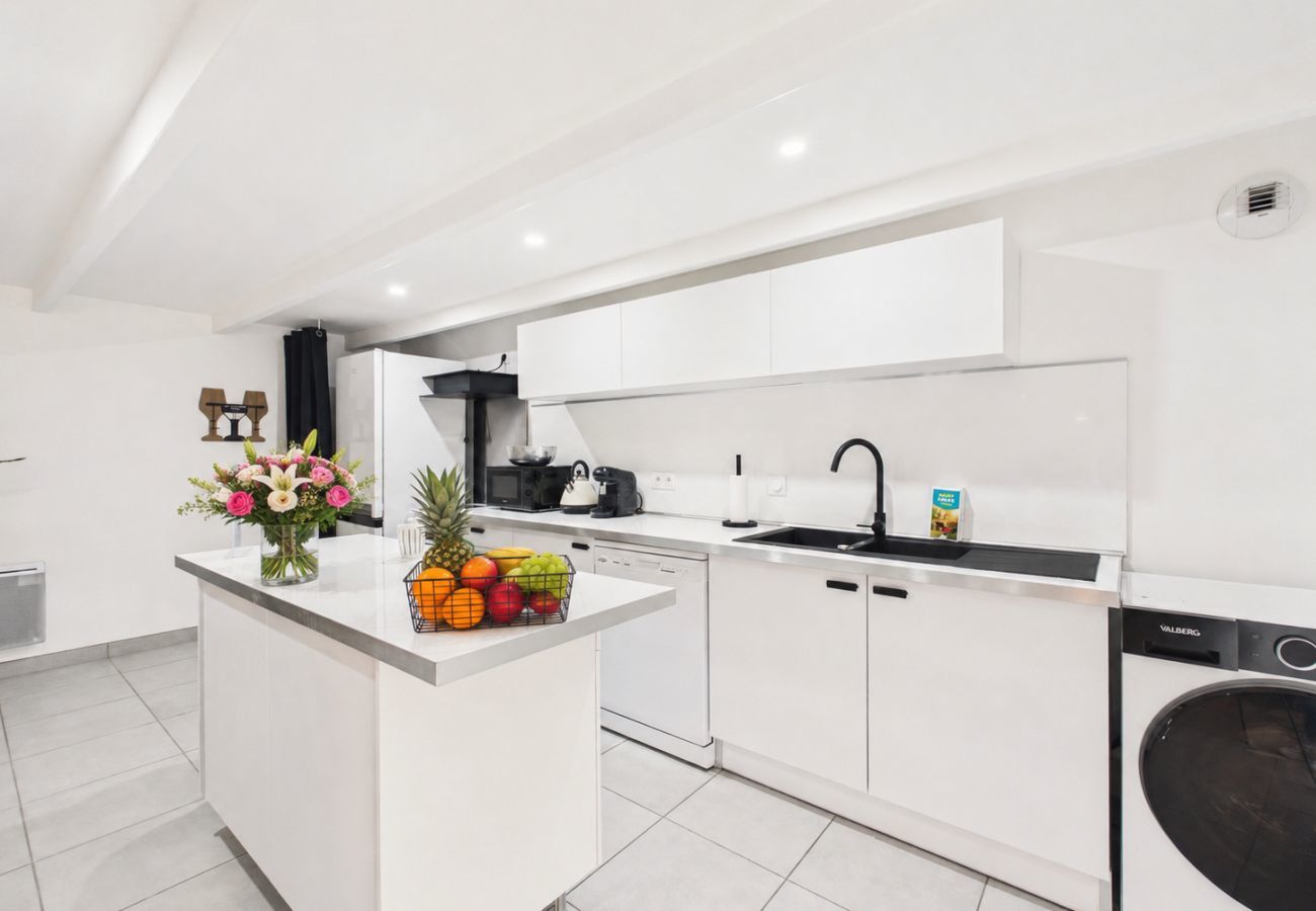 Apartment in Trégunc - South Brittany stay for 8 , Pets welcome
