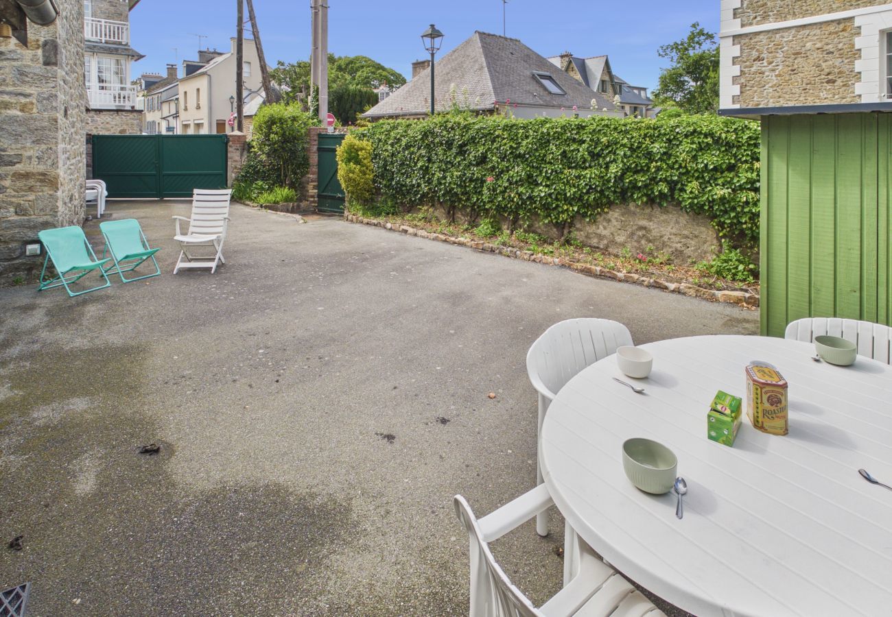House in Dinard - 650 m from the beach, charming house for 4 people