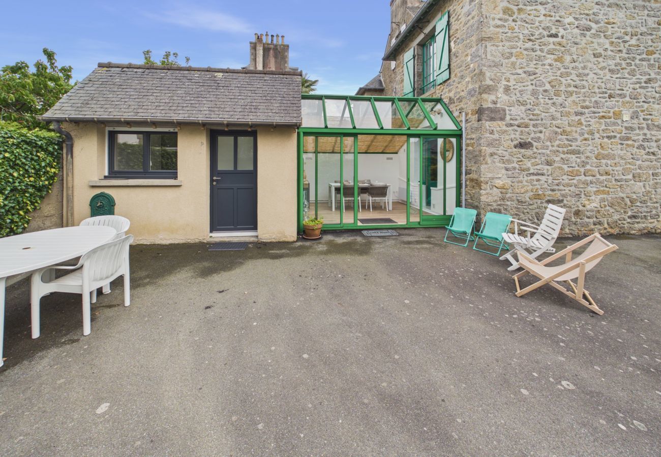 House in Dinard - 650 m from the beach, charming house for 4 people
