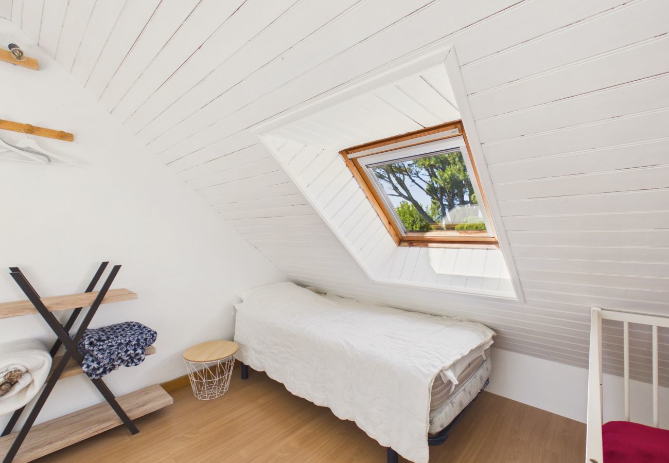 House in Arzon - 950m beach, large house for 12 with garden