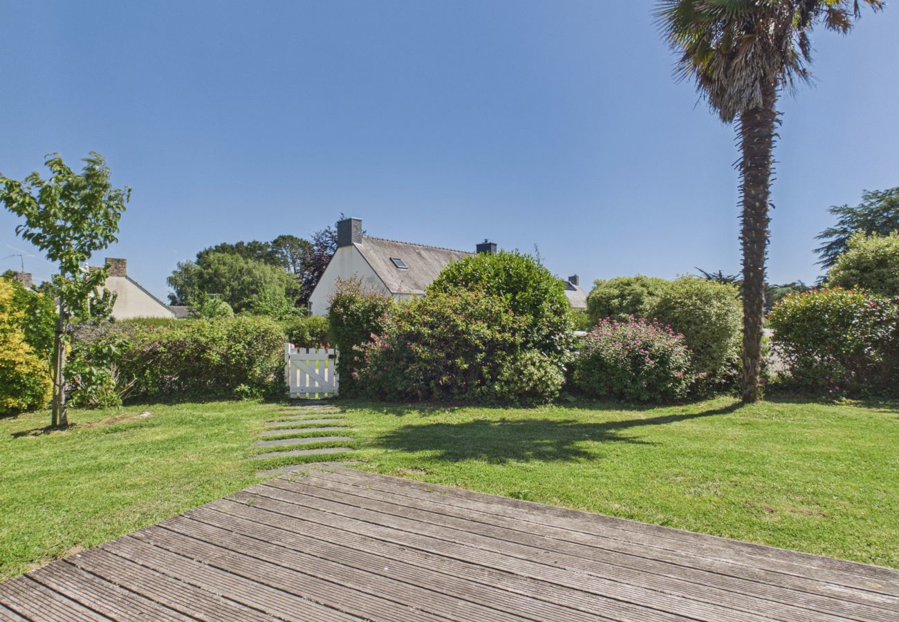 House in Arzon - 950m beach, large house for 12 with garden